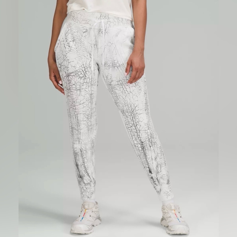 Lululemon Warm Down Jogger in the Thread Dye Crackled White Black color Size 0